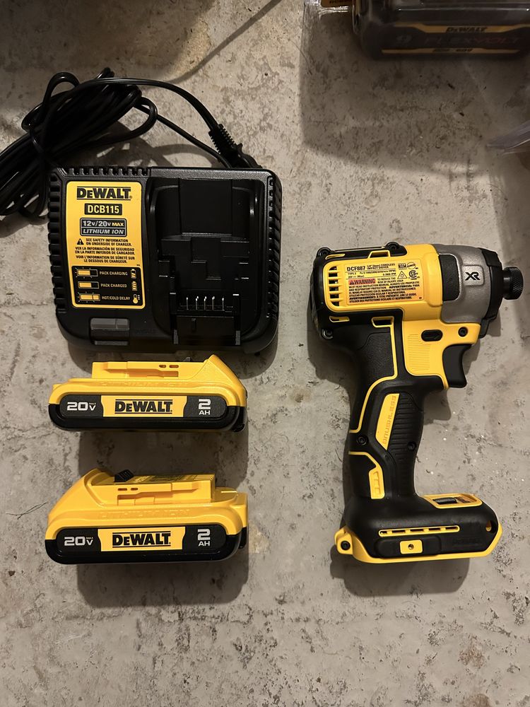 Реноватор, гайковерт , болгарка DeWALT