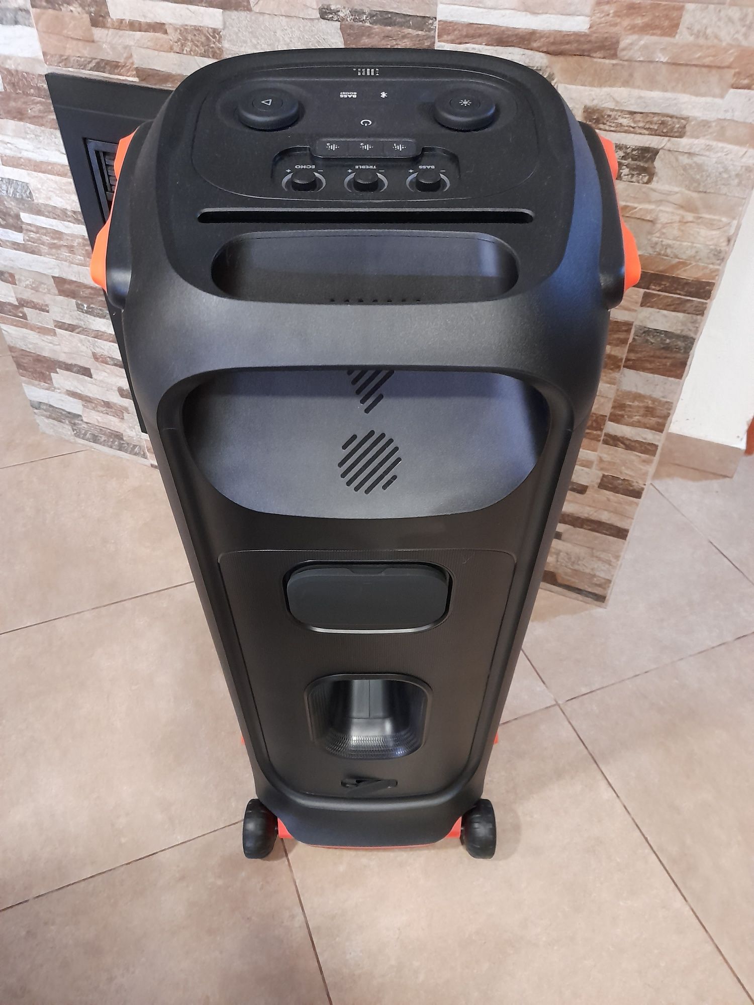 Aluguer  coluna JBL  partybox 710 para eventos