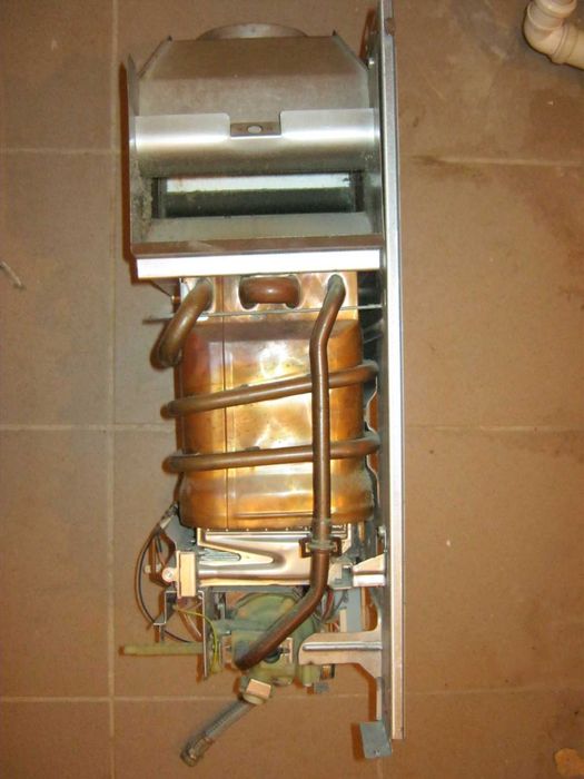 Przepływowy gazowy podgrzewacz wody ariston fast11