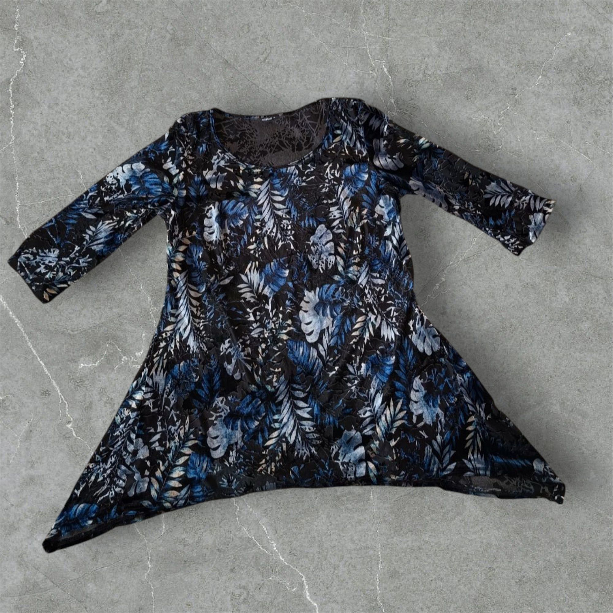 Piękna bluzka asymetryczna welurowa 44 XXL czarna w kwiaty plus size