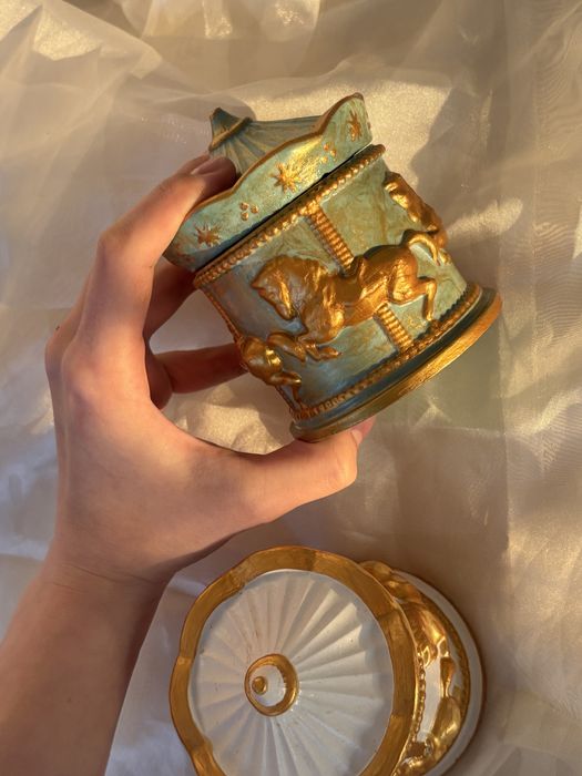 Свічка в гіпсовому підсвічнику