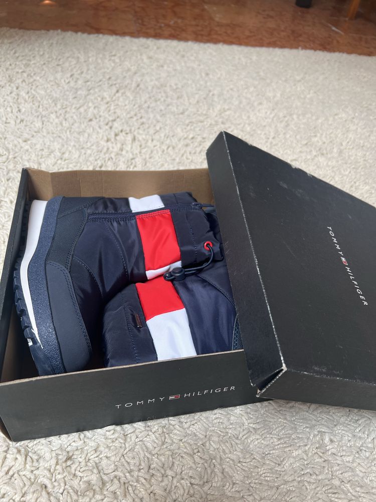 Продаю сапоги TommyHilfiger