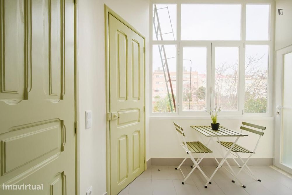 Quarto - localizado em Alcântara Lisbon