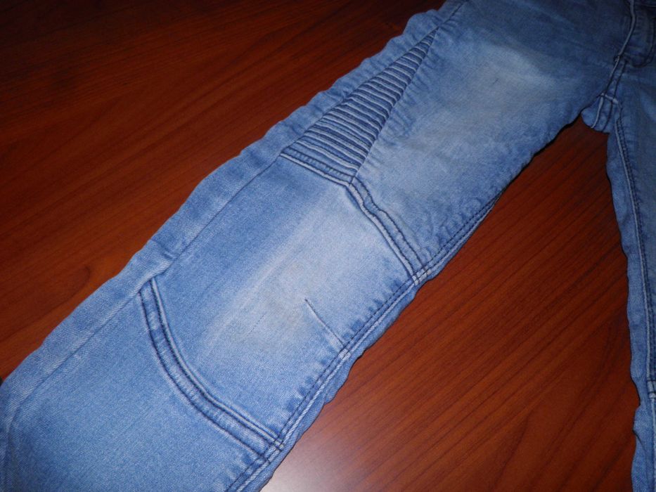 Spodnie dla dziewczynki w rozmiarze 134 cm