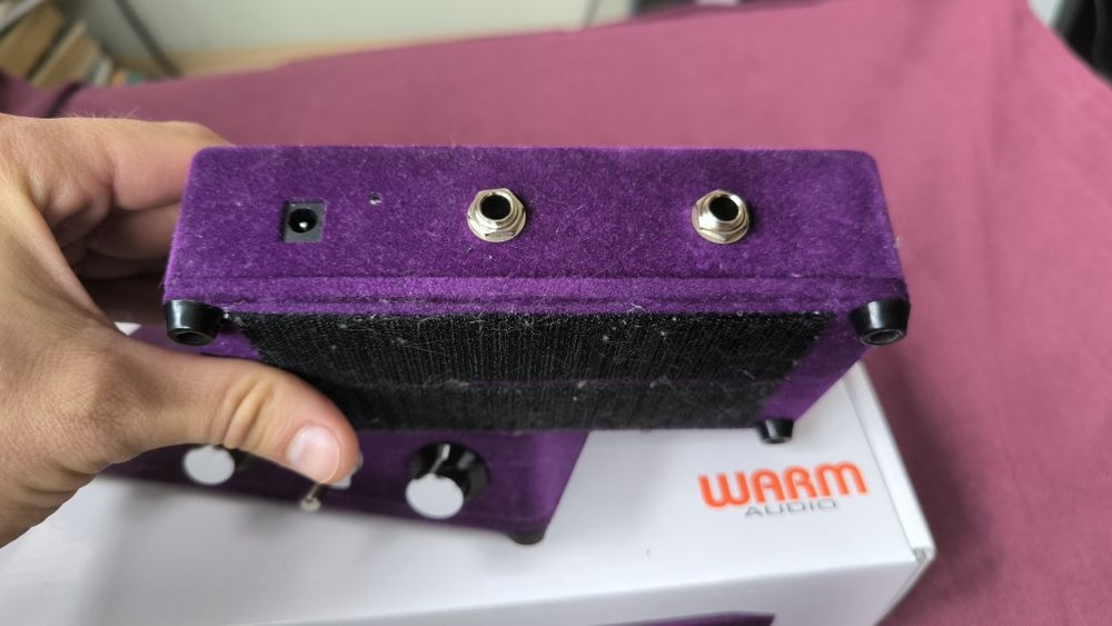 Warm Audio Foxy Tone Box fuzz fioletowy