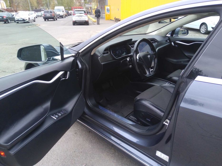 Tesla Model S 75D Dual Motor