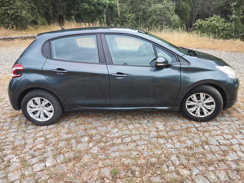 Peugeot 208 1.2 2013