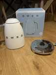 Biały czajnik SMEG KLF03WHEU 1,7L