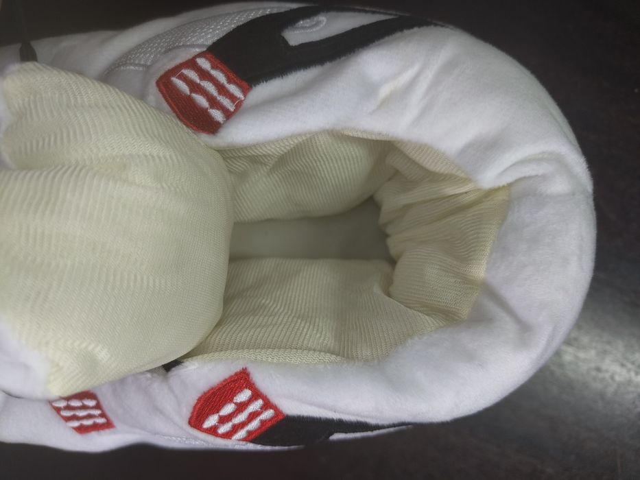 Pantufas em formato de sapatilha - NOVO