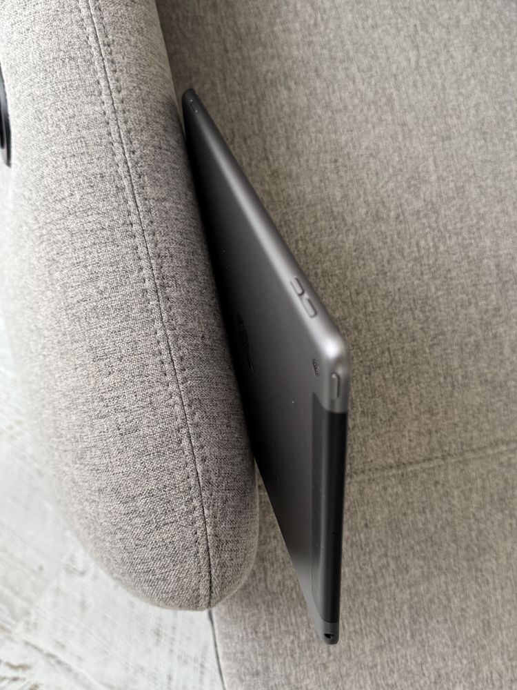 Планшет Apple iPad 8Gen 128Gb