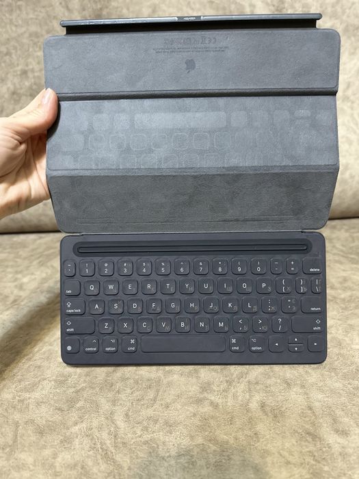 Клавіатура iPad Smart Keyboard