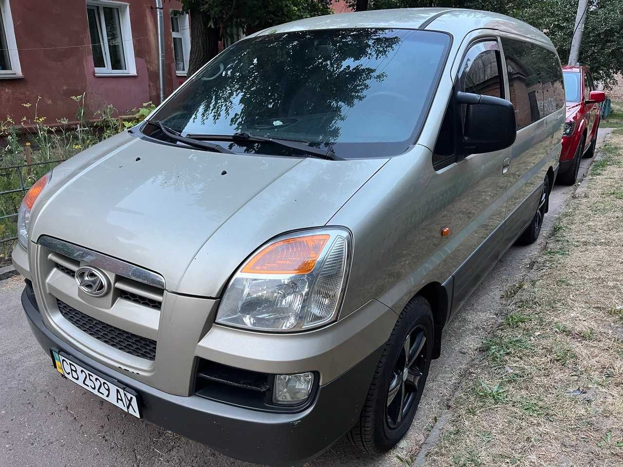Hyundai h1 Газ-бенз, пасажир 8+1