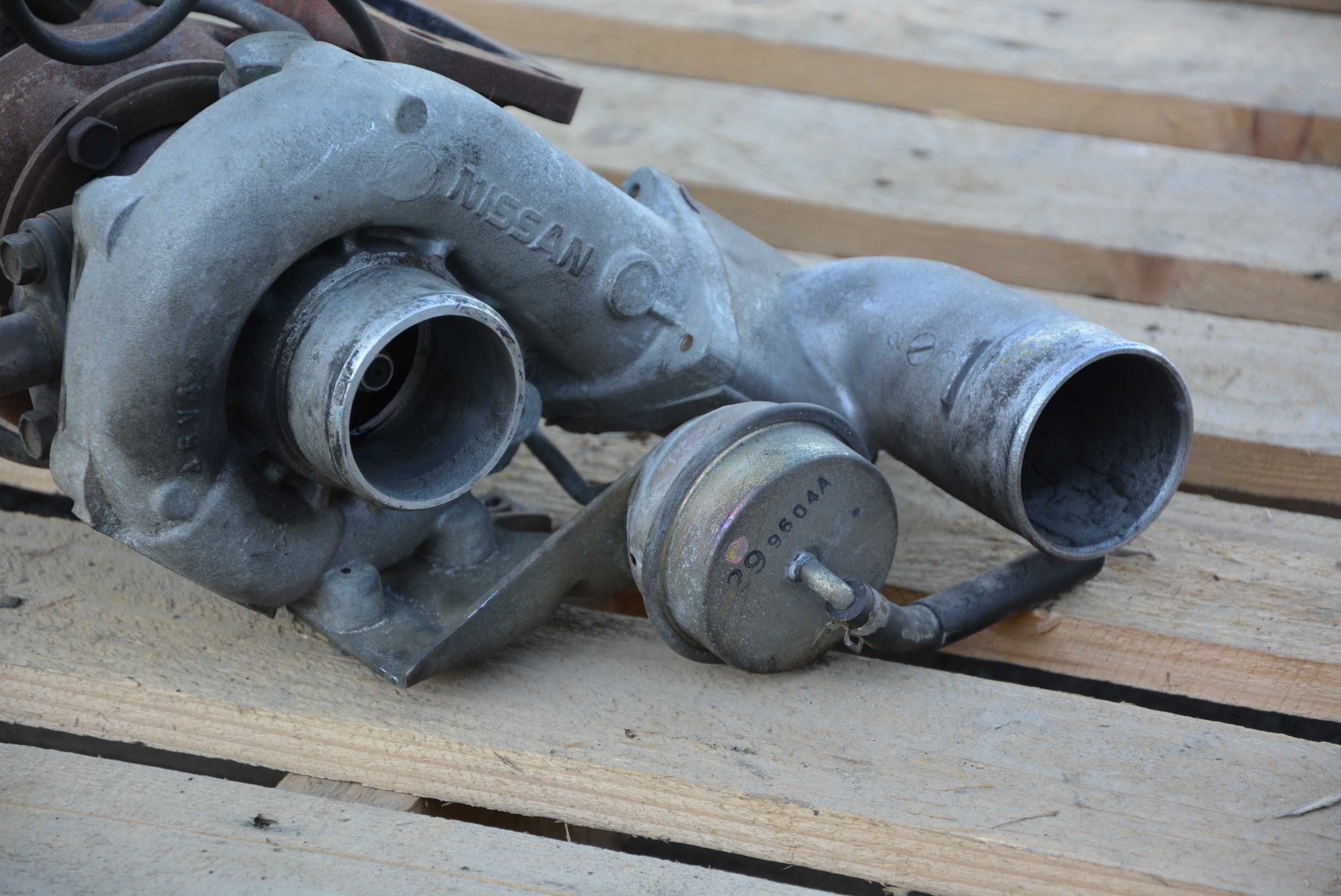 Nissan Skyline R32 R33 R34 RB25DET turbosprężarka OEM turbo downpipe