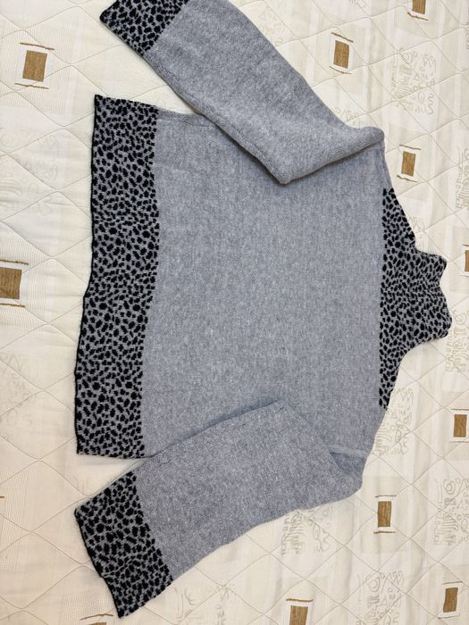 Светр сірий з принтом леопард, М/L