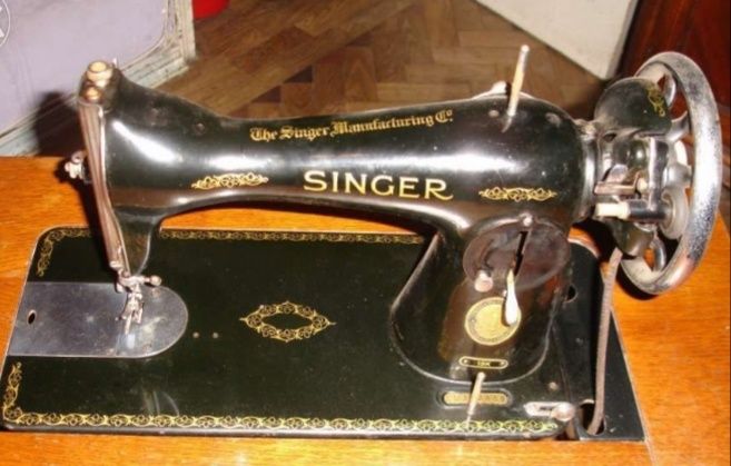 Máquina de costura singer