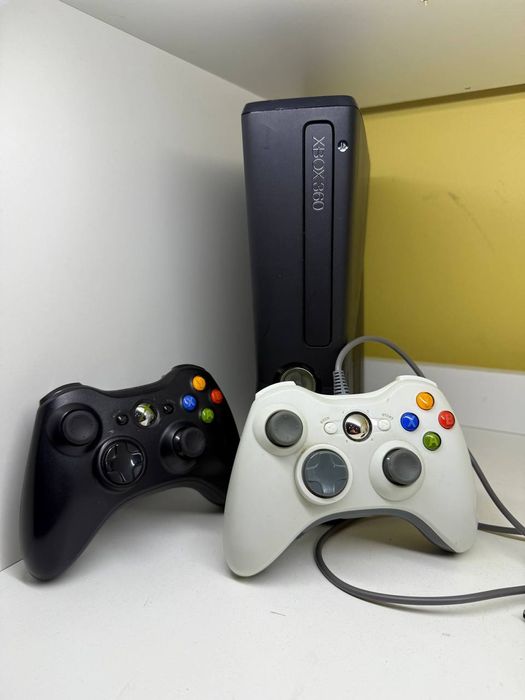 Игровая консоль Xbox 360 S (Slim) в отличном состоянии