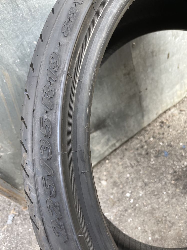 Продаю шину 225-35-19 Pirelli