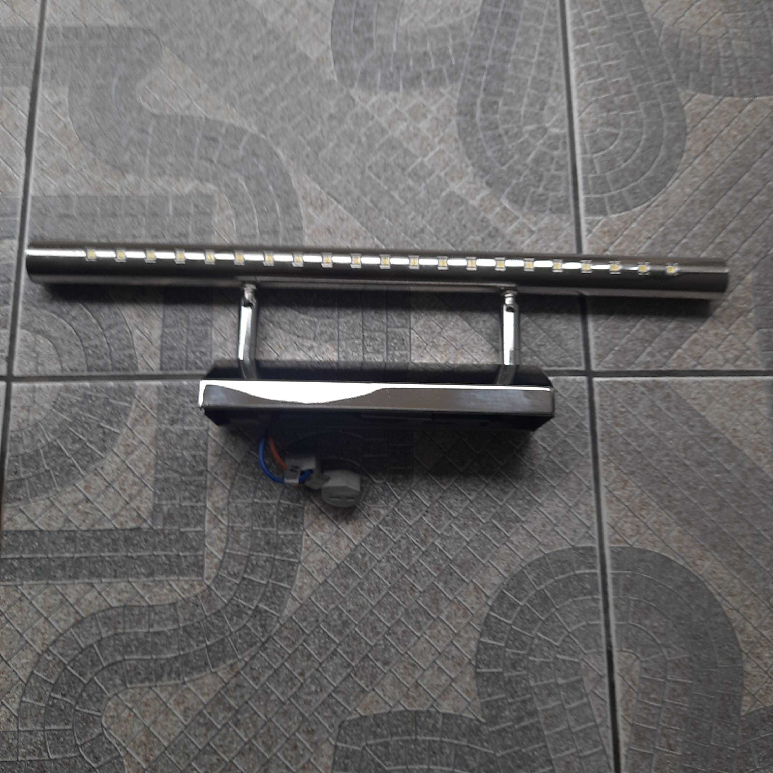 Candeeiro led para parede simplesmente ou evidenciar quadros/molduras