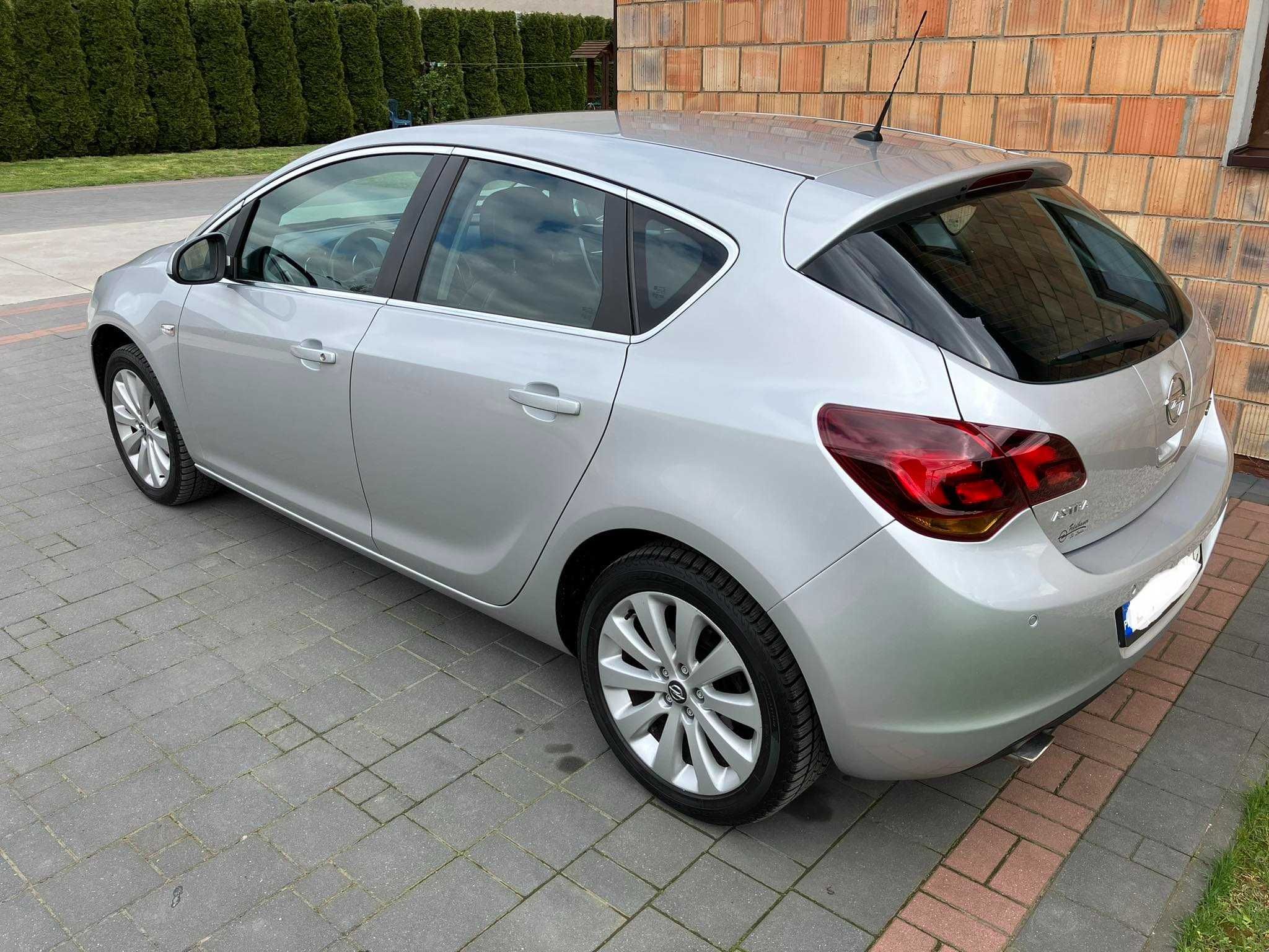 Opel Astra J 1.4 Turbo 140KM Bardzo ładna! Bogate wyposażenie