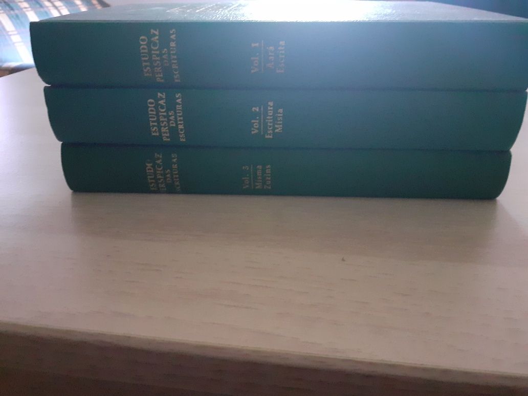 "Estudo Perspicaz das Escrituras" Volume 1,2,e 3 (Coleção Completa)