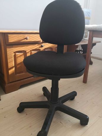 krzesło do biurka regulowane