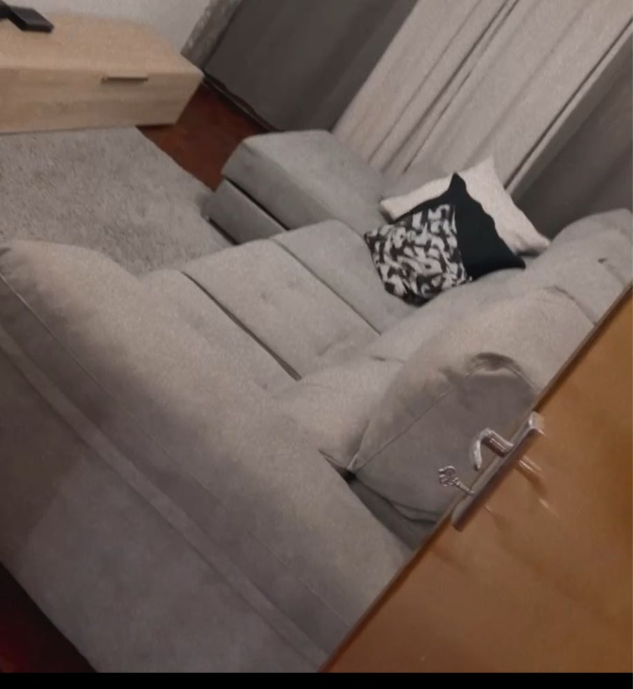 Sofa Cinzento 4 lugares