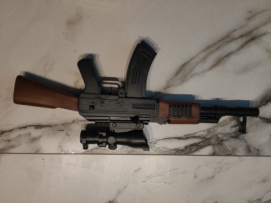 Pistolety na kulki i strzałki firmy NERF