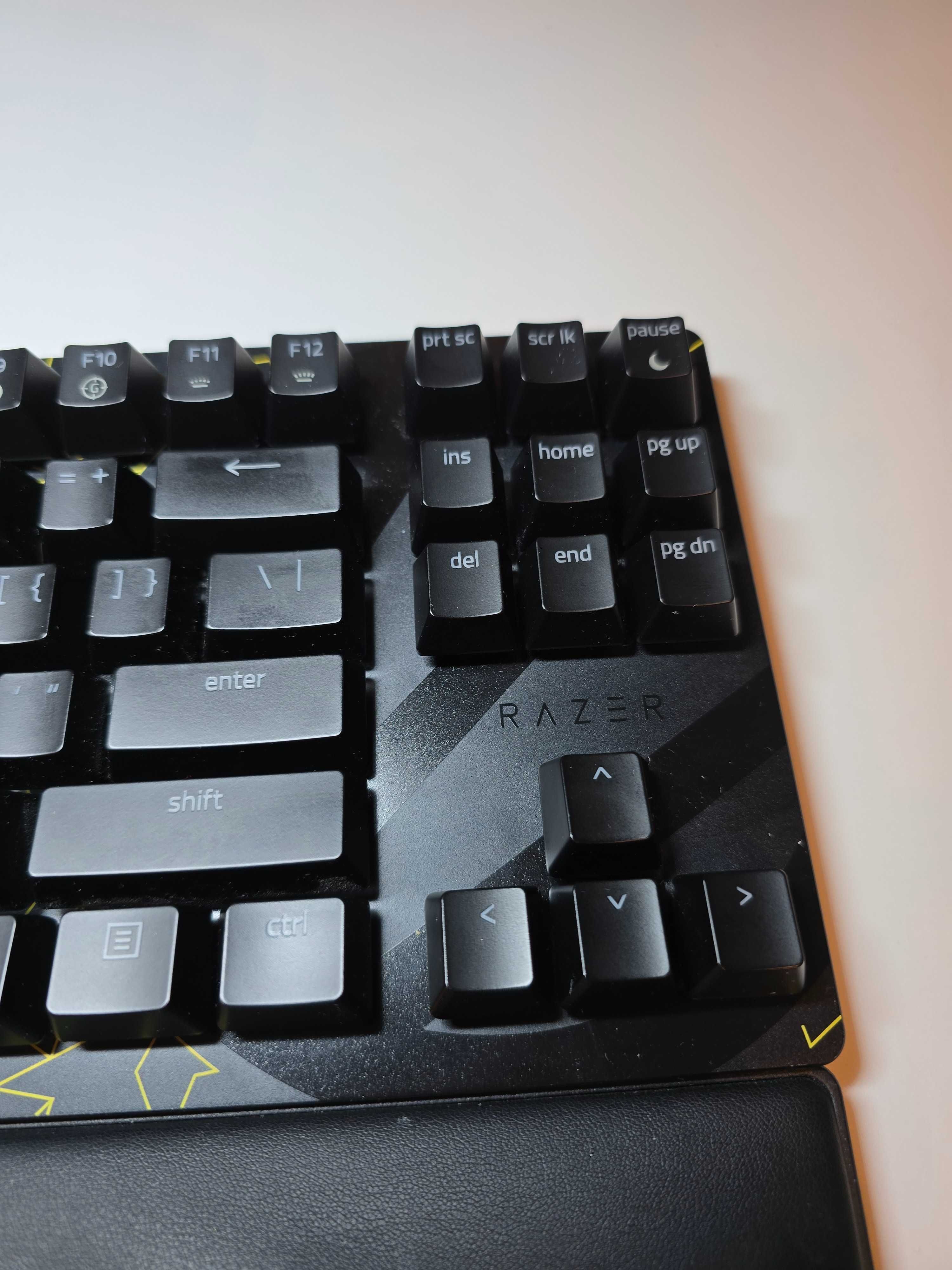 Razer Huntsman V2 TKL esl Edition Red Switch