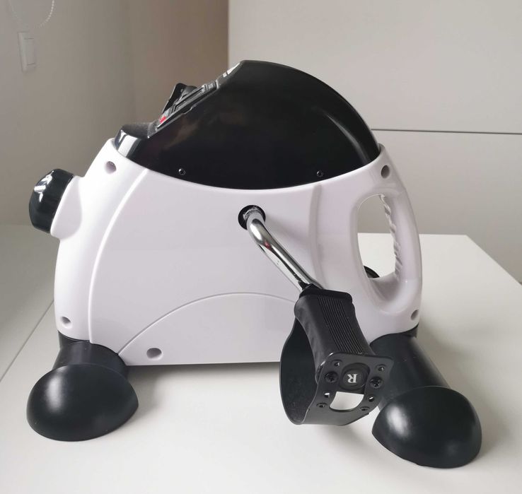 Pedais para treino de pernas e braços