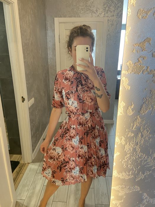 Жіночі сукні