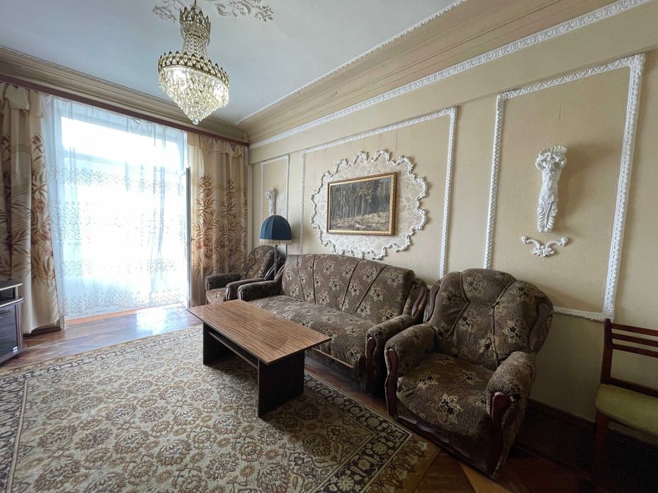 Продам Сталинку, в доме со шпилем, на Плехановской.(404261)