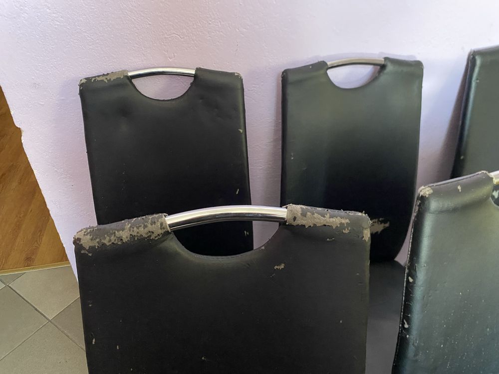 krzesla metalowe z eko skóry