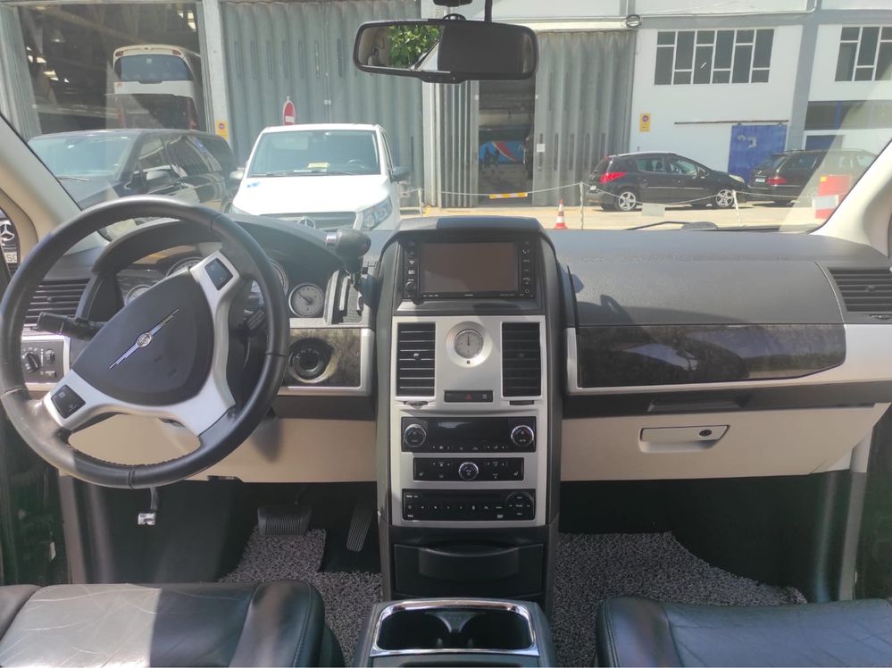 Viatura Chrysler CRD Grand Voyager Limited, um proprietário.