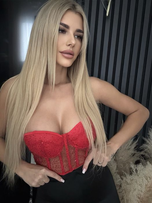 Gorset czerwony - usztywniane miseczki