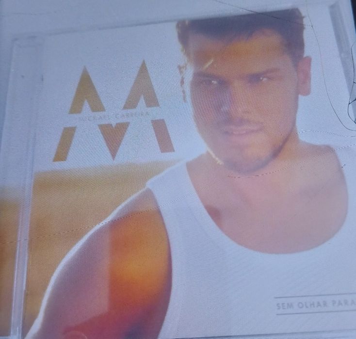 Relógio de parede para cozinha (5€) e vários  CDS ( 5€ cada um)