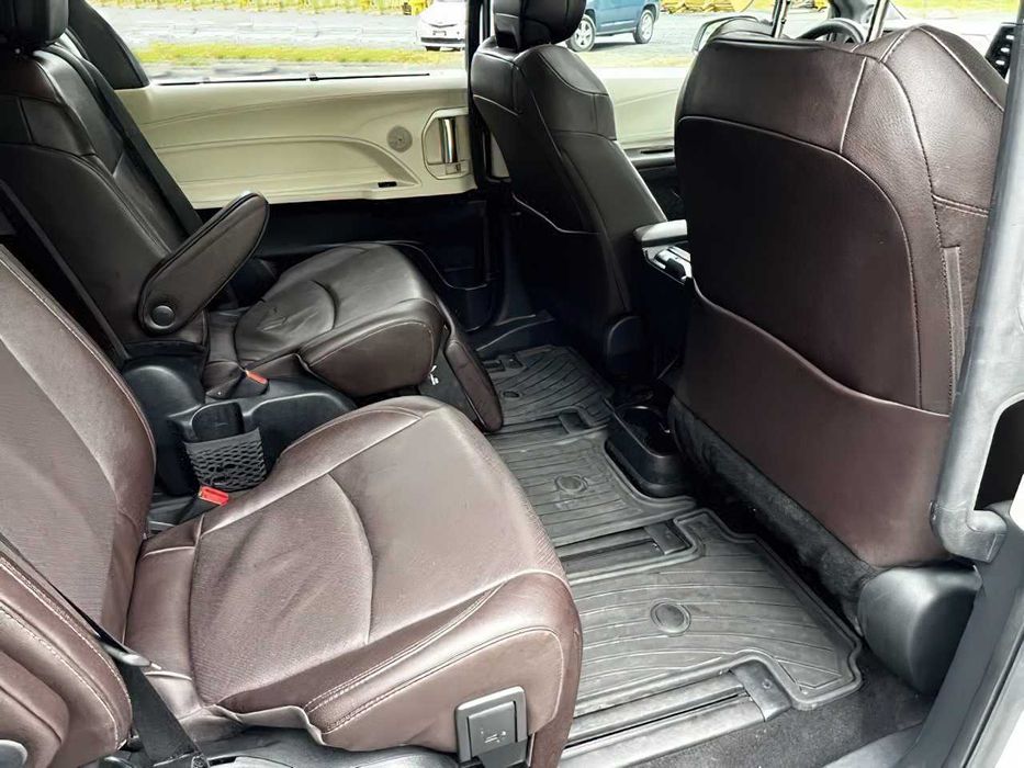 2023 Toyota Sienna Platinum 7-Passenger