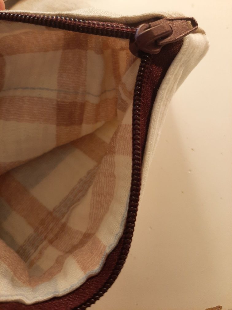 Bolsa necessaire bordado