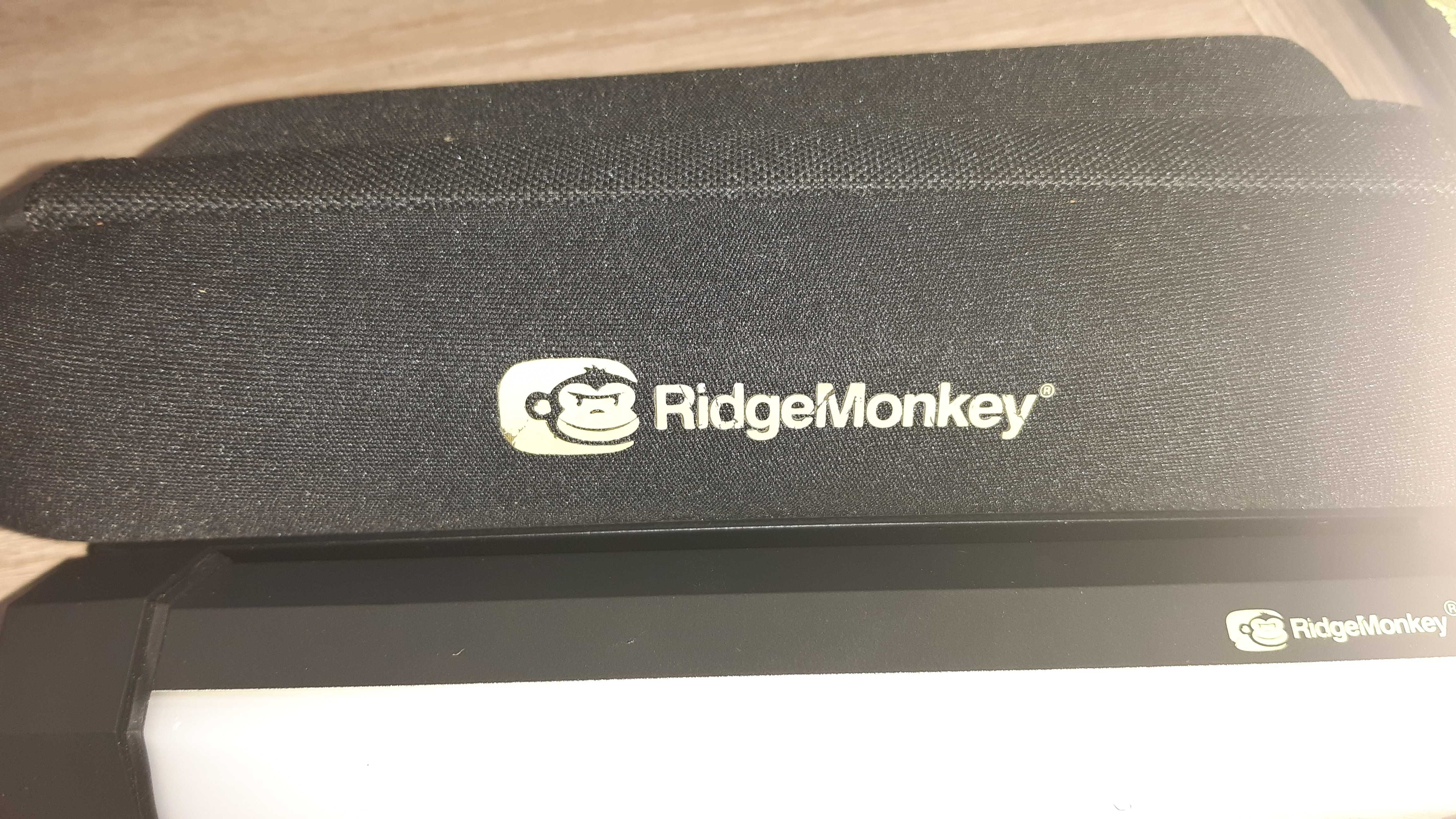 Lampka Ridge Monkey dwukolorowa z pilotem
