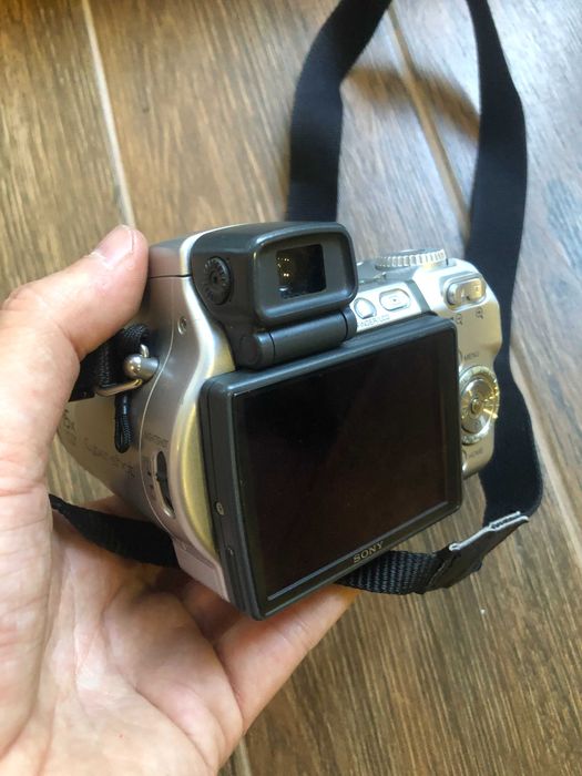 Máquina Fotográfica Sony DSC-H9 + Lente Carl Zeiss 31–465mm f/2.7–4.5