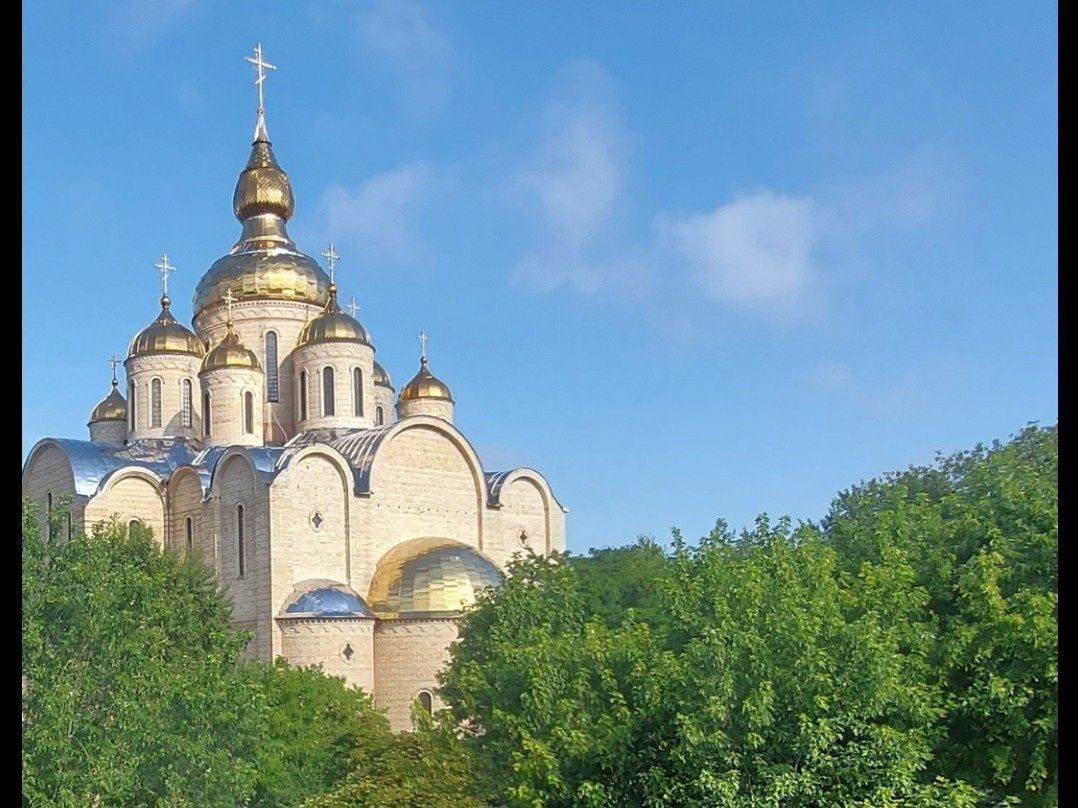 Центр. Двокімнатна біля Соборного парку