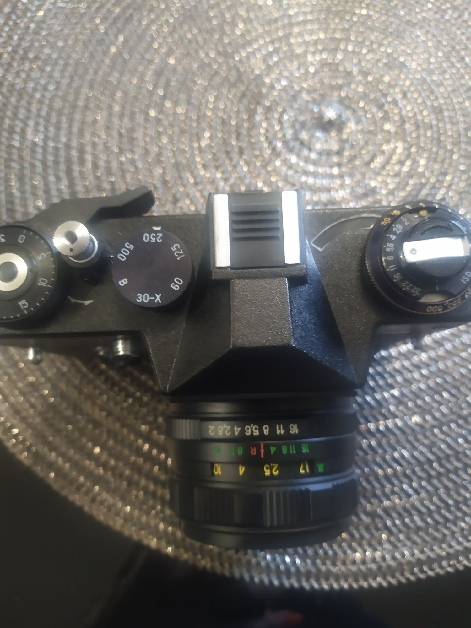 Aparat fotograficzny Zenit z obiektywem HELIOS