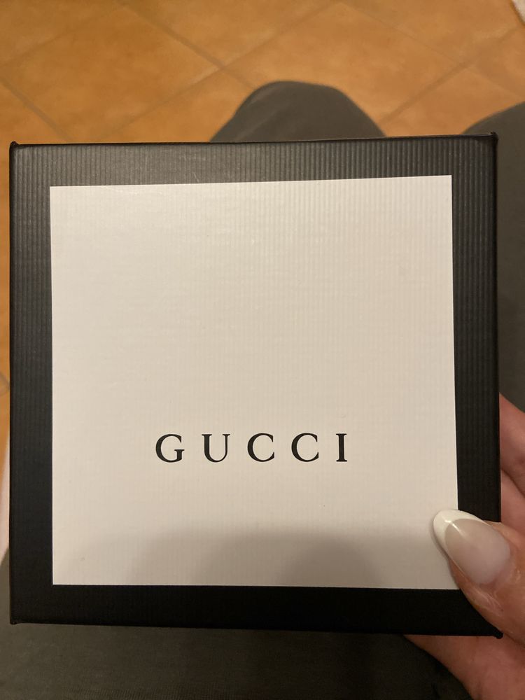 Cinto Gucci bege com perolas