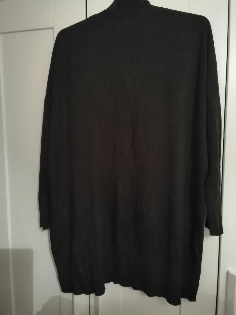 Elegancki czarny sweter cardigan