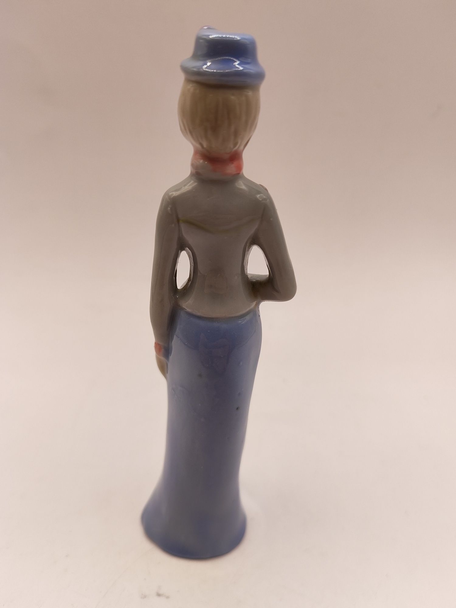 Porcelanowa figurka kobieta dama z parasolką