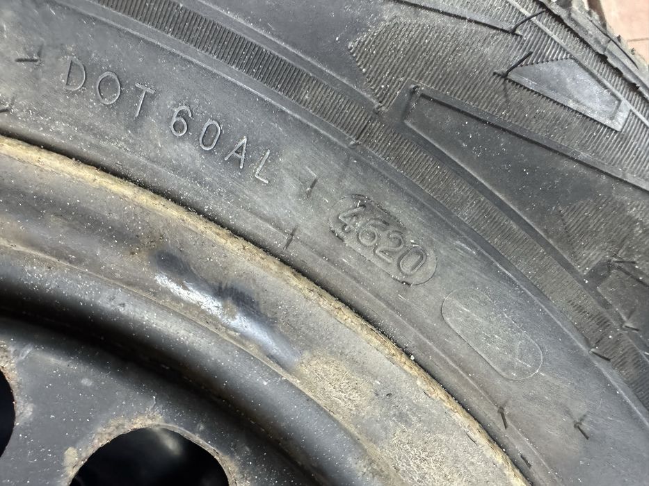 Продам комплект коліс 215/60/16 5-112