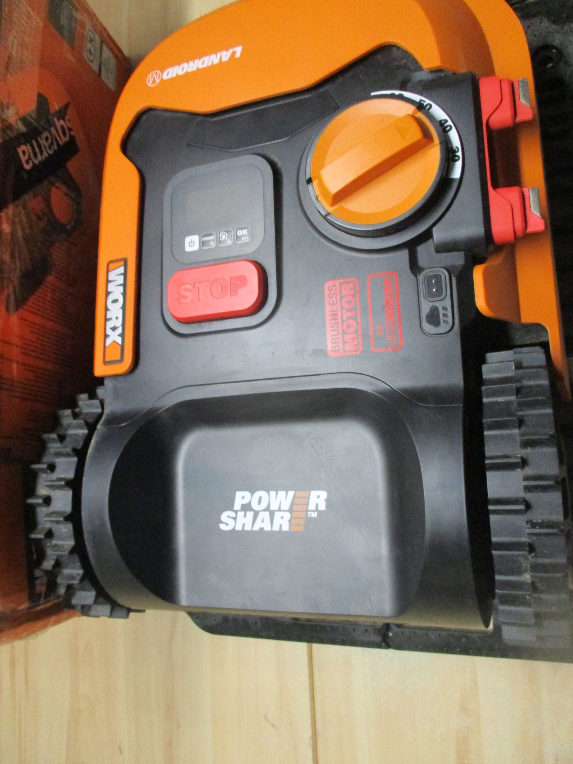 Robot koszący Worx M500 Wr141e szer. koszenia 18 cm