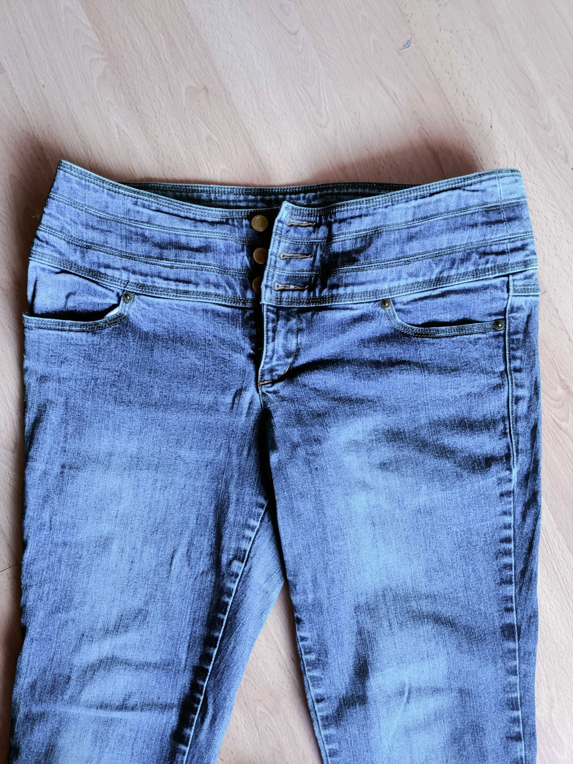 Фірмові джинси жіночі з фіксуючим поясом на талії, приталені, розм.44