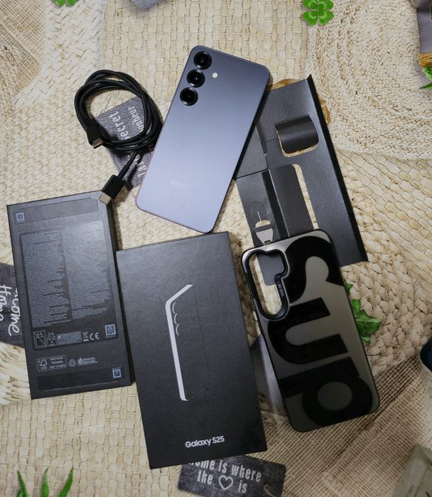 Vendo meu samsung S25 normal praticamente novo na caixa. 128Gb 1