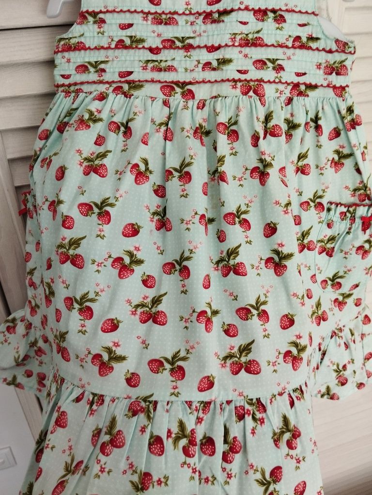 Piękna sukienka w poziomki truskawki strawberry faire 92 cm