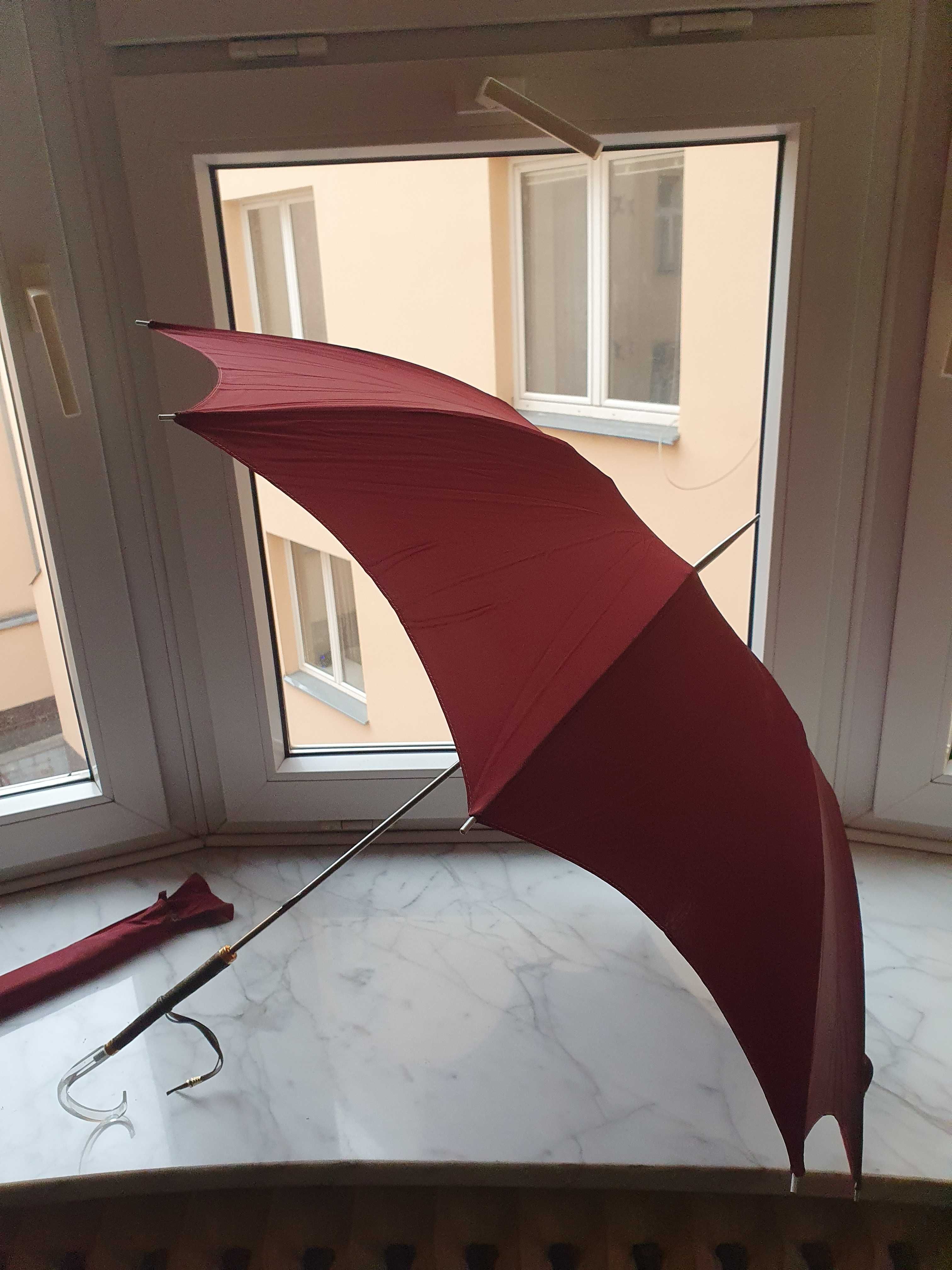 Doskonała do kolekcji lub na plan filmowy/zdjęciowy - stara parasolka.